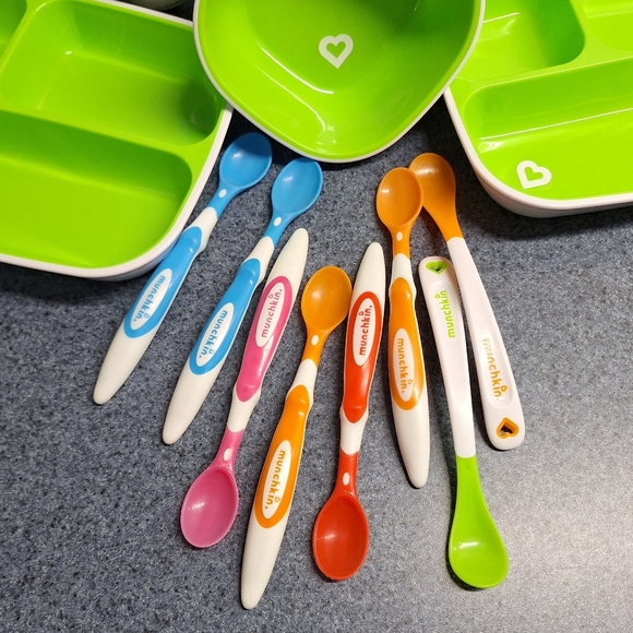 Munchkin "Splash Divided Plates" (3),  "Splash" bowls (3), 8 Silicone Spoons - Picture 2 of 11